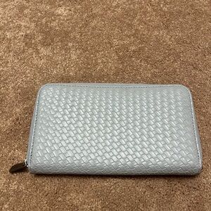 Thirty-One All About the Benjamins Wallet in Wisper Grey Basketweave